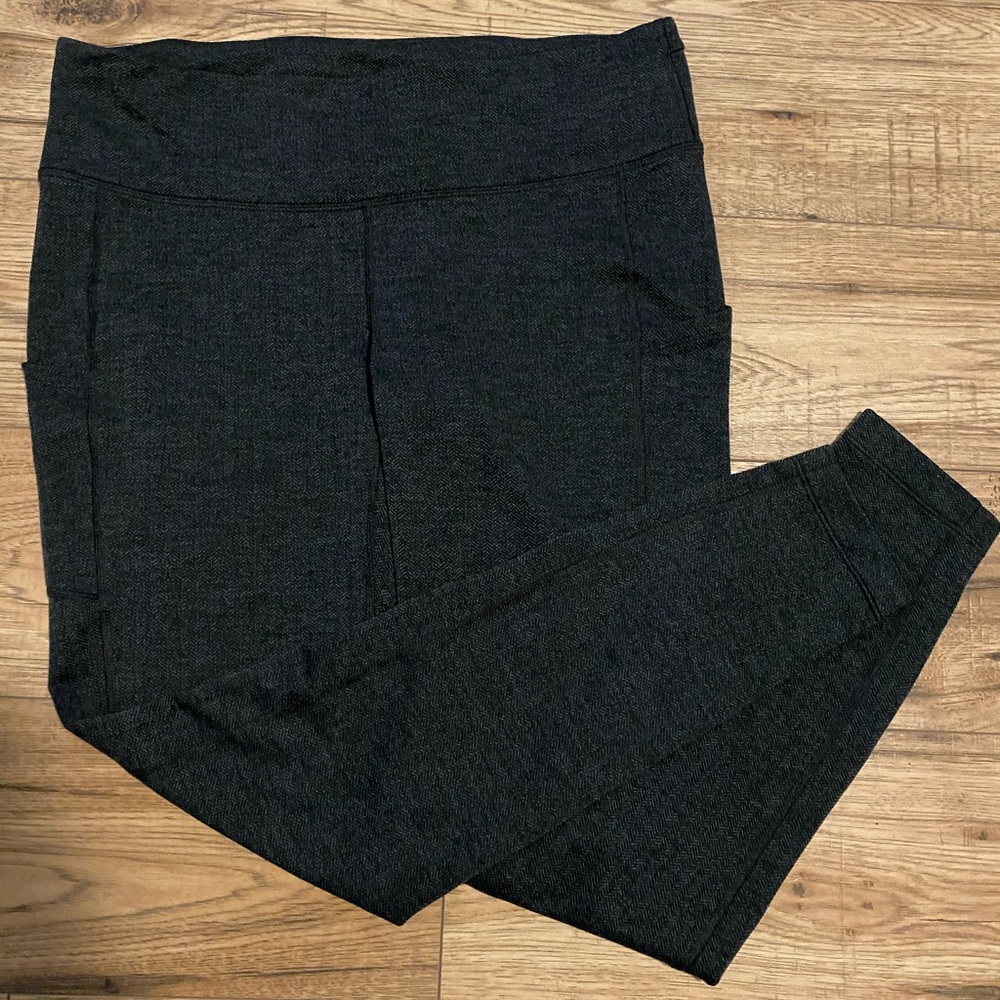 CHAMPION dark gray leggings w/ pockets